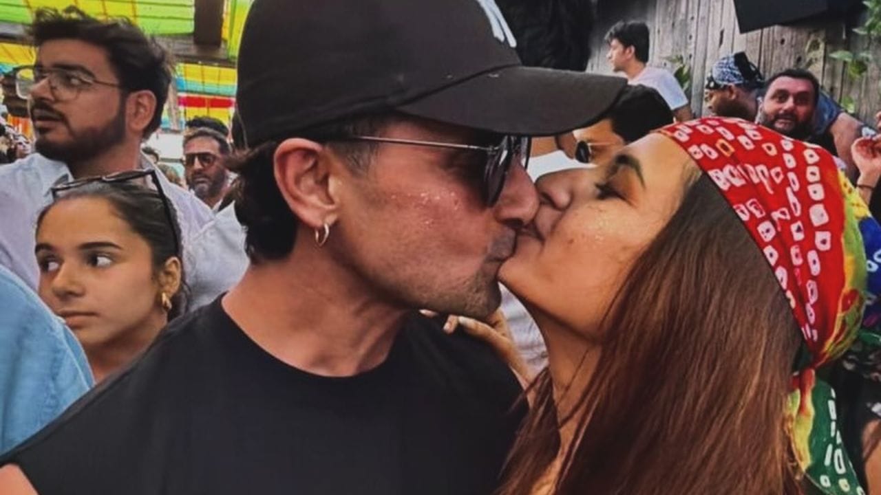 રવિ દુબે ટીવીના મોટા નામમાંથી એક છે. અભિનેતાએ એનેક શોમાં લીડ સ્ટાર તરીકે કામ કર્યું છે. જેમ કે, જમાઈ રાજા અને 12/24 કરોલ બાગ, આ શોમાંથી અભિનેતાને ખુબ મોટી ઓળખ મળી છે.