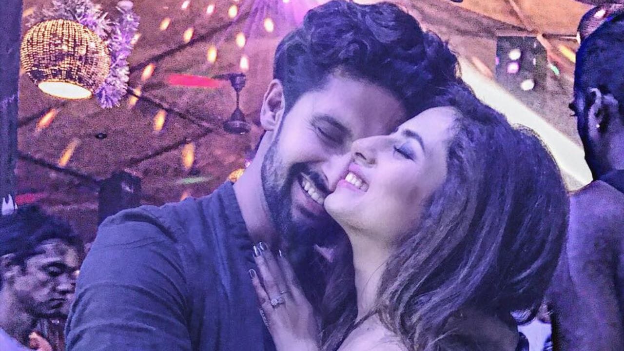 IMDB અનુસાર, નેટવર્થની વાત કરીએ તો, રવિની નેટવર્થ 70 થી 80 કરોડની વચ્ચે છે, જ્યારે તેમની પત્ની સરગુન મહેતા, જે એક જાણીતી હિન્દી ટેલિવિઝન અભિનેત્રી છે અને હવે પંજાબી ઈન્ડસ્ટ્રી પર રાજ કરે છે,