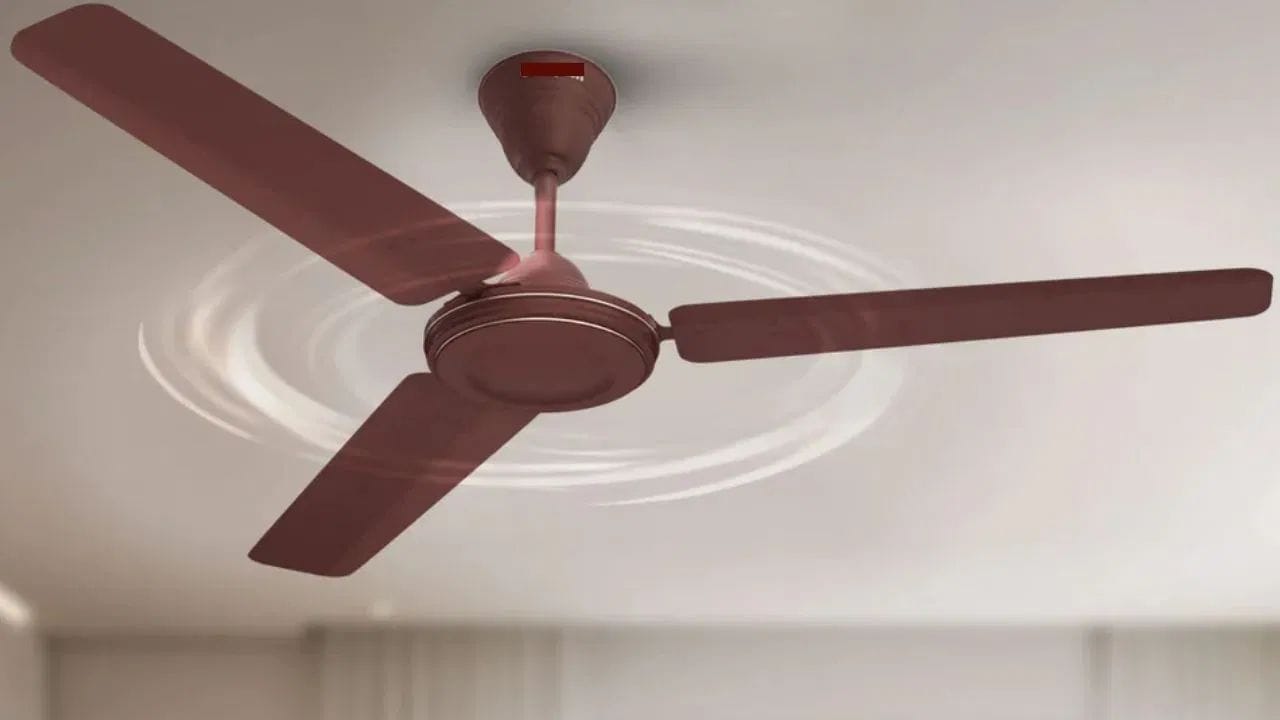 સીલિંગ ફેન એકસાથે ચલાવો. આ ઠંડી હવાને આખા રૂમમાં ઝડપથી ફરવામાં મદદ કરે છે, જેનાથી તે ઝડપથી ઠંડુ થાય છે.