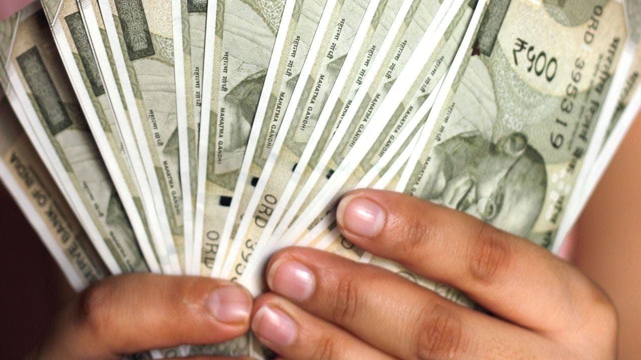 સારાંશમાં કહીએ તો, નિવૃત્તિ પછી આરામદાયક જીવન માટે આજે જ આયોજન શરૂ કરવું સૌથી સમજદાર નિર્ણય છે. નિયમિત રોકાણ, યોગ્ય પ્લાનિંગ અને ધીરજ, આ ત્રણ બાબતો તમને ભવિષ્યમાં આર્થિક રીતે મજબૂત બનાવી શકે છે.