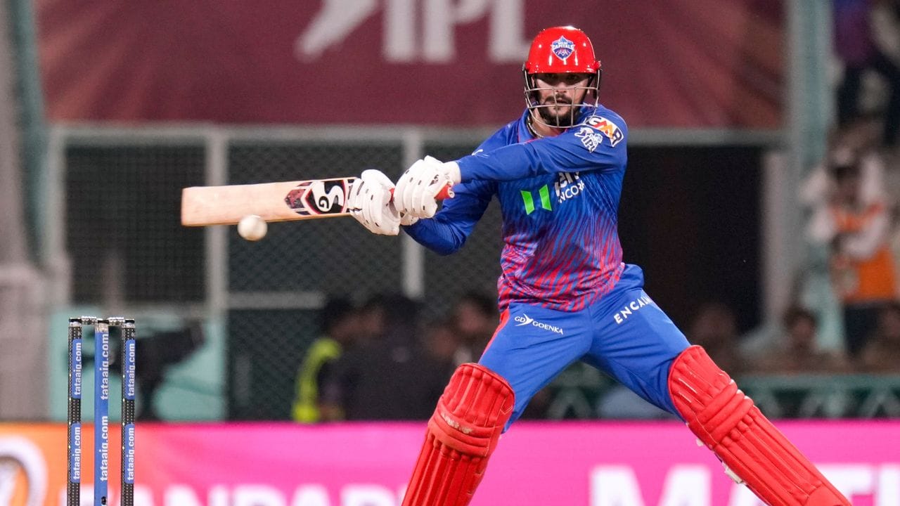  રિઝવીએ 13 બોલમાં એક પણ બાઉન્ડ્રી ફટકારી ન હતી. પરંતુ 14માં બોલ પર તેમણે સિક્સ ફટકારી હતી.  રિઝવીએ 10મી ઓવરમાં શાહબાઝ અહમદની ઓવરમાં 3 ચોગ્ગા ફટકાર્યા હતા. 14મી ઓવરમાં આ ખેલાડીએ એડન માર્કરમના બોલ પર સિક્સ અને ચોગ્ગો ફટકારી પોતાની અડધી સદી પુરી કરી હતી.