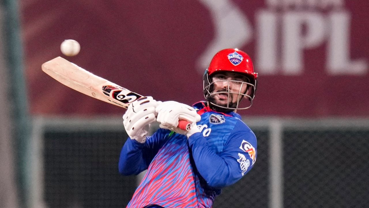 સમીર રિઝવીએ માત્ર અડધી સદી જ નહીં પરંતુ સ્ટબ્સ સાથે સદીની પાર્ટનરશીપ પણ કરી. આ ખેલાડીએ 72 બોલમાં 100 રન પૂરા કર્યા, જેમાં સ્ટબ્સનું યોગદાન 32 હતું. રિઝવી પહેલા ચેન્નાઈ સુપર કિંગ્સ સાથે હતો પરંતુ બાદમાં તેને રિલીઝ કરવામાં આવ્યો. 