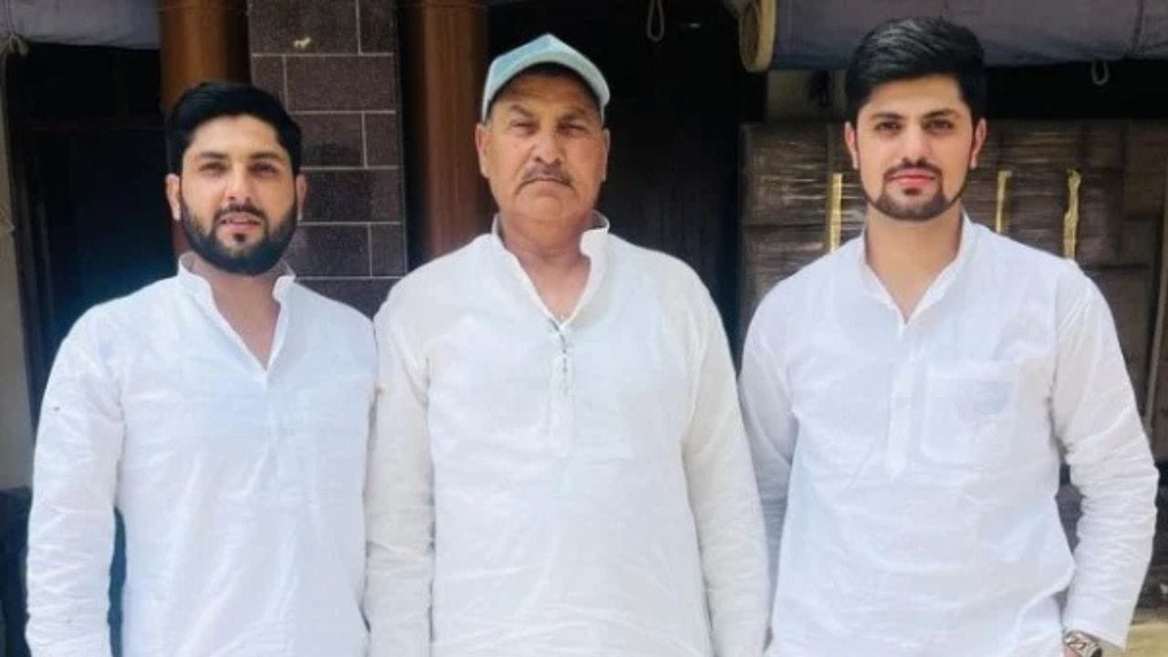 સમીરે તેના આઈપીએલ કારકિર્દીના પહેલા જ બોલ પર સ્ટાર ઓલરાઉન્ડર રાશિદ ખાનની બોલ પર સિક્સર ફટકારી હતી.ડીસીએ 2026ની આઈપીએલ સીઝન પહેલા રિઝવીને રિટેન રાખ્યો હતો.