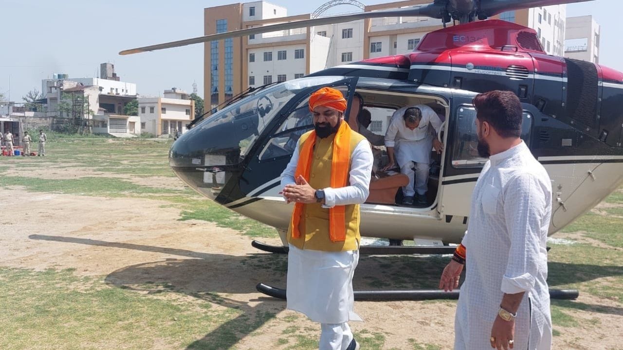 સમ્રાટ ટોચના રાજકારણીઓના પરિવારમાંથી આવે છે. તેમના પિતા શકુની ચૌધરી સાત વખત ધારાસભ્ય અને સાંસદ રહી ચૂક્યા છે અને માતા પાર્વતી દેવી તારાપુર મતવિસ્તારમાંથી ધારાસભ્ય રહી ચૂક્યા છે. 