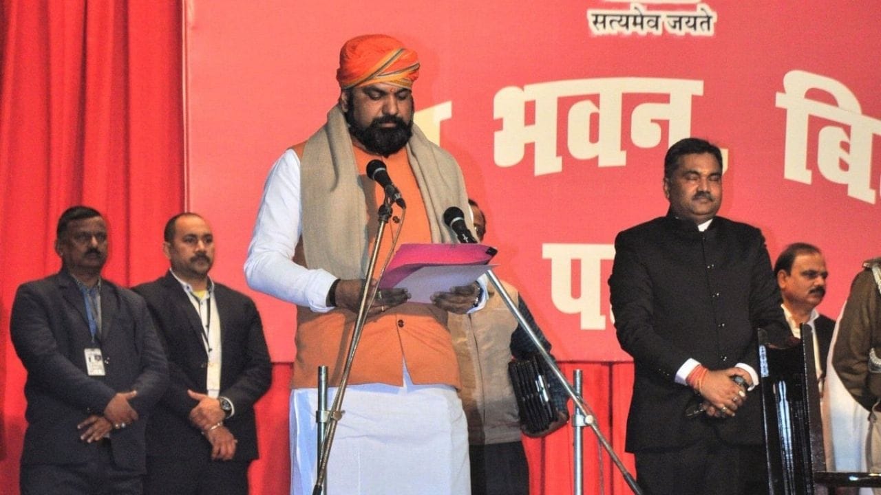  સમ્રાટ ચૌધરીએ મંત્રીથી મુખ્યમંત્રી સુધીની તેમની સફરમાં ઘણી માન્યતાઓ તોડી નાખી છે. તેઓ બિહારમાં બીજા નેતા છે જેમણે નાયબ મુખ્યમંત્રી તરીકે સેવા આપી અને પછી મુખ્યમંત્રી બન્યા.