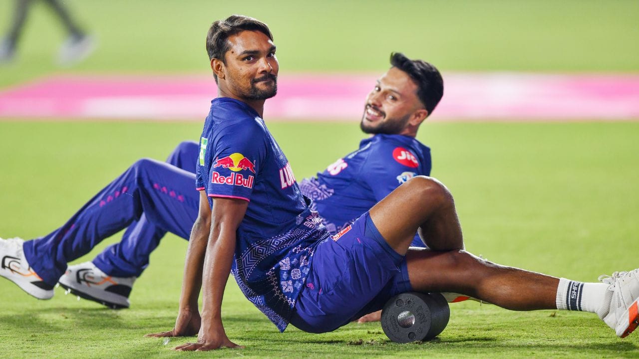  તેને સ્ટ્રેસ ફ્રેક્ચર અને ત્યારબાદ ખભાની ઇજા થઈ જેના કારણે તે લગભગ 18 મહિના સુધી રમતથી દૂર રહ્યો. 