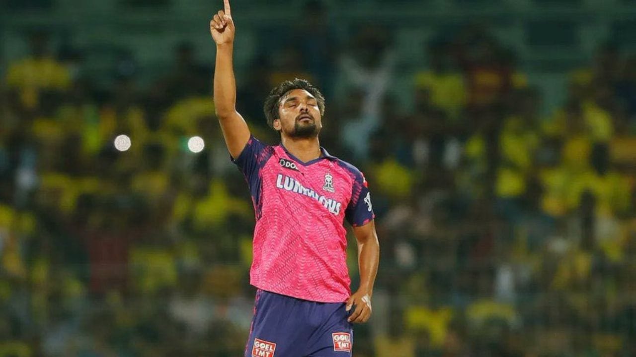 તેના બોલિંગ સ્પેલથી ઓસ્ટ્રેલિયા 225/8 સુધી મર્યાદિત રહ્યું હતું, પરંતુ ભારતે છ વિકેટથી આરામથી વિકેટનો પીછો કર્યો હતો.તેણે ભવિષ્યના ઓસ્ટ્રેલિયન આંતરરાષ્ટ્રીય ખેલાડીઓ કેમેરોન બેનક્રોફ્ટ અને એશ્ટન ટર્નરને આઉટ કર્યા હતા. 2012ના અંડર-19 ક્રિકેટ વર્લ્ડ કપમાં 12 વિકેટ સાથે તે ભારત માટે સંયુક્ત રીતે સૌથી વધુ વિકેટ લેનાર બોલર પણ હતો.