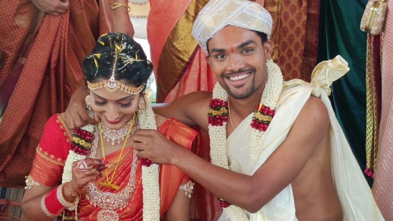 નેશનલ ક્રિકેટ એકેડેમીમાં તેના શરૂઆતના વર્ષો દરમિયાન ભરત અરુણ અને રામકૃષ્ણન શ્રીધરે તેને કોચિંગ આપ્યું હતું. તે DDCA ટુર્નામેન્ટમાં ONGC સાથે પણ દેખાયો. પંજાબ અને કિંગ્સ ઇલેવન પંજાબ સાથે પ્રભાવશાળી સ્થાનિક સિઝન પછી, શર્માને જુલાઈ 2015 માં ઝિમ્બાબ્વેના મર્યાદિત ઓવરના પ્રવાસ માટે 15 સભ્યોની ટીમમાં પસંદ કરવામાં આવ્યો હતો. 