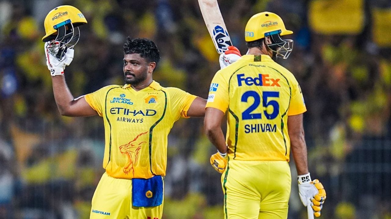 IPL 2026 ની 18મી મેચમાં ચેન્નાઈ સુપર કિંગ્સના વિકેટકીપર-બેટ્સમેન સંજુ સેમસને ચેપોક સ્ટેડિયમમાં શાનદાર સદી ફટકારી. તેણે માત્ર 52 બોલમાં સદી પૂરી કરી. 