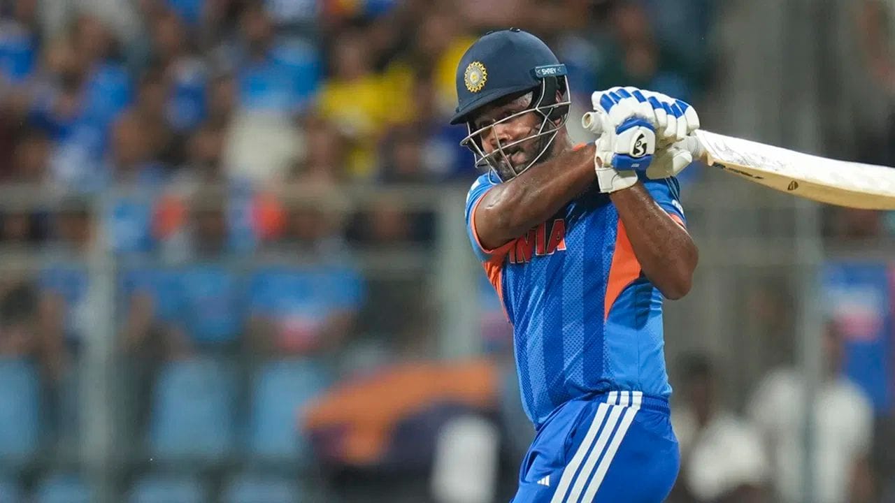 સંજુ સેમસને T20 વર્લ્ડ કપમાં પાંચ મેચમાં 80.2 ની સરેરાશથી 321 રન બનાવ્યા હતા. તેણે સેમિફાઇનલ અને ફાઇનલમાં અડધી સદી ફટકારીને ટીમ ઇન્ડિયાને વિજય અપાવ્યો હતો, આમ તેણે જસપ્રીત બુમરાહને પાછળ છોડી દીધો હતો.