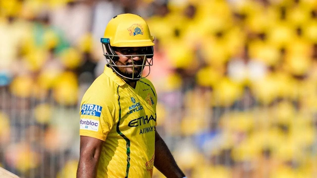 IPL 2026 સિઝન શરૂ થાય તે પહેલાં ચેન્નાઈ સુપર કિંગ્સમાં સંજુ સેમસનની એન્ટ્રીએ સૌથી વધુ ધ્યાન ખેંચ્યું હતું. સેમસનની સિઝનની શરૂઆત ખરાબ રહી હતી, પરંતુ બાદમાં તે ફોર્મમાં આવ્યો અને સતત રન બનાવી રહ્યો છે.