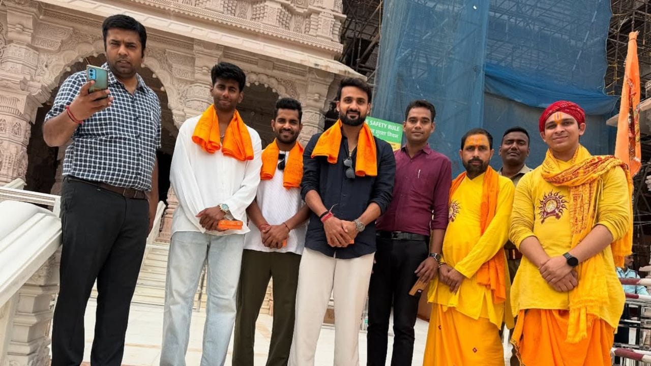 જાન્યુઆરી 2018  IPL ઓક્શનમાં કોલકાતા નાઈટ રાઈડર્સ દ્વારા તેને ખરીદવામાં આવ્યો હતો.તેણે 14 એપ્રિલ 2018ના રોજ ઈન્ડિયન પ્રીમિયર લીગમાં કોલકાતા નાઈટ રાઈડર્સ માટે ટ્વેન્ટી20 ક્રિકેટમાં ડેબ્યૂ કર્યું હતું. 