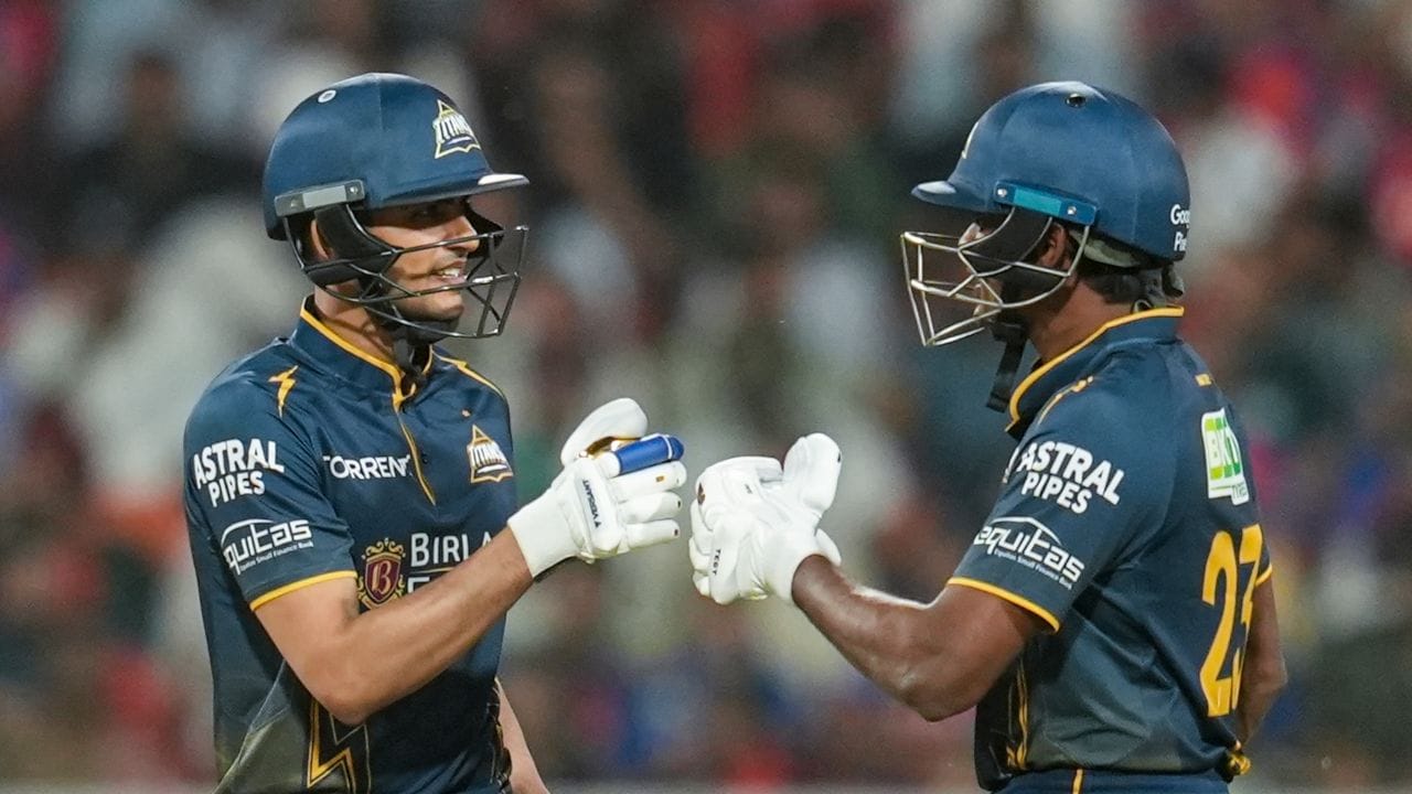 ગિલ અને સુદર્શને 26 એપ્રિલ રવિવારના રોજ IPL 2026માં ચેન્નાઈ સુપર કિંગ્સસામે GTની 8 વિકેટની જીત દરમિયાન આ સિદ્ધિ હાંસલ કરી હતી.ગુજરાત ટાઇટન્સ માટે, આ જોડી IPLમાં સૌથી સુરક્ષિત અને સૌથી વિશ્વસનીય ઓપનિંગ જોડીમાંની એક તરીકે ઉભરી આવી છે, જેમણે સતત 50+ સ્કોર કર્યો છે.