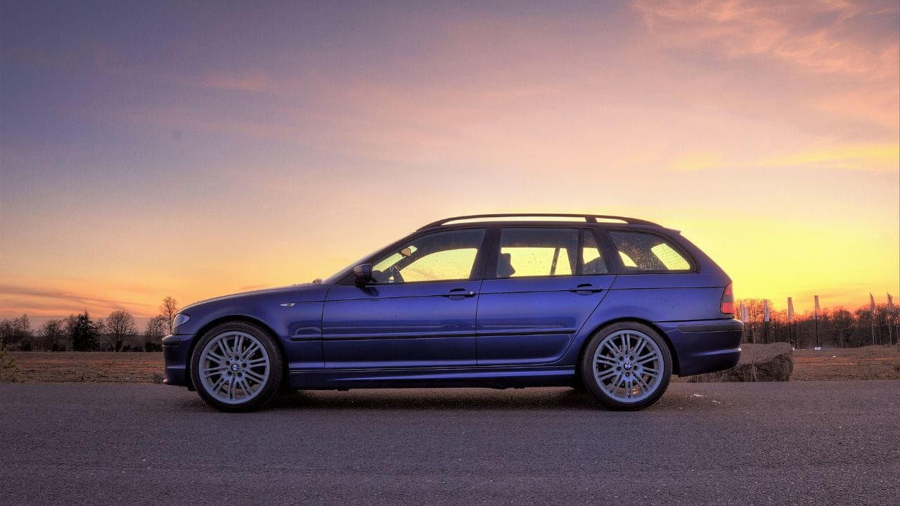 આ ઉપરાંત, કાર કવરનો ઉપયોગ કરવો પણ એક સારો વિકલ્પ છે, ખાસ કરીને જો કાર લાંબા સમય માટે બહાર પાર્ક કરવી હોય. (Image Credit Source: Social Media)