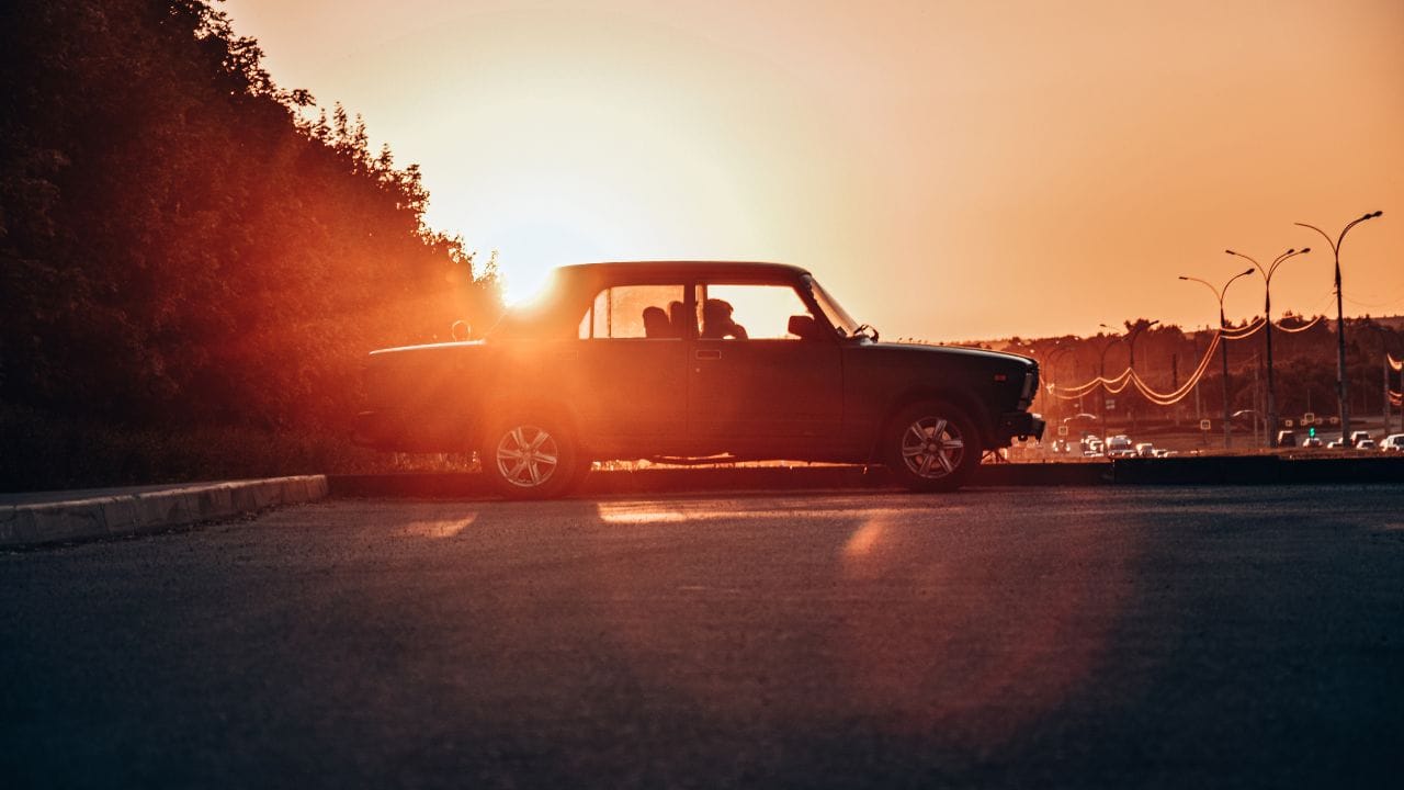 આ રીતે, થોડા સરળ ઉપાયો અપનાવીને તમે ઉનાળામાં તમારી કારને આરામદાયક બનાવી શકો છો અને ગરમીના ત્રાસથી બચી શકો છો. (Image Credit Source: Social Media) 