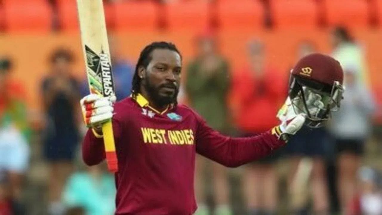 વેસ્ટ ઈન્ડિઝનો મહાન ખેલાડી ક્રિસ ગેલ આ યાદીમાં ટોચ પર છે. ગેલે 463 T20 મેચ રમી છે, જેમાં તેણે 36.22 ની સરેરાશથી 14,562 રન બનાવ્યા છે, ગેલે 22 સદી અને 88 અડધી સદી પણ ફટકારી છે. ગેલે T20 ક્રિકેટમાં 1,056 છગ્ગા ફટકાર્યા છે.