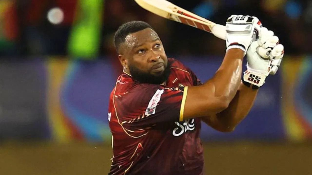 વિશ્વ ક્રિકેટમાં આંતરરાષ્ટ્રીય અને T20 લીગ બંનેમાં શાનદાર પ્રદર્શન કરનાર કિરોન પોલાર્ડ આ યાદીમાં બીજા ક્રમે છે. પોલાર્ડે પોતાની કારકિર્દીમાં 735 T20 મેચ રમી છે, જેમાં 31.62 ની સરેરાશથી 14,482 રન બનાવ્યા છે, જેમાં એક સદી અને 67 અડધી સદીનો સમાવેશ થાય છે. પોલાર્ડે T20માં કુલ 982 છગ્ગા ફટકાર્યા છે.