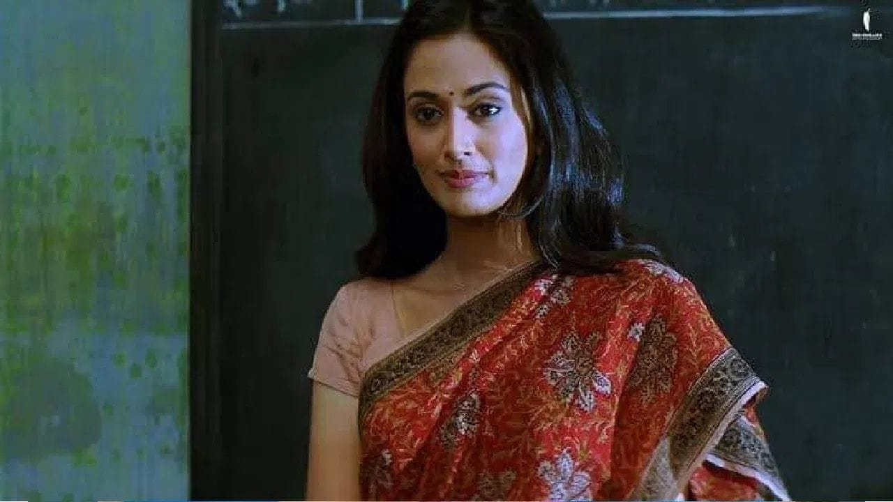 ફિલ્મ ‘સ્વદેશ’ પછી, ગાયત્રી જોશીએ વર્ષ 2005માં જાણીતા ઉદ્યોગપતિ Vikas Oberoi સાથે લગ્ન કર્યા. લગ્ન પછી તેમણે સંપૂર્ણ રીતે ફિલ્મ ઇન્ડસ્ટ્રીથી દૂર રહીને પોતાના વ્યક્તિગત જીવન પર ધ્યાન કેન્દ્રિત કર્યું.