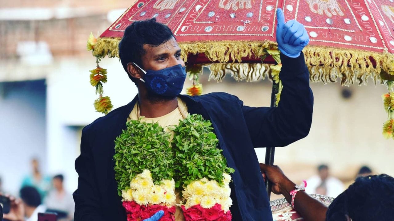 તે 11 મેચમાં 18 વિકેટ સાથે તેની ટીમ માટે બીજા ક્રમે સૌથી વધુ વિકેટ લેનાર બોલર બન્યો હતો.નવેમ્બર 2024માં દિલ્હી કેપિટલ્સે તેને 2025 ઇન્ડિયન પ્રીમિયર લીગ માટે