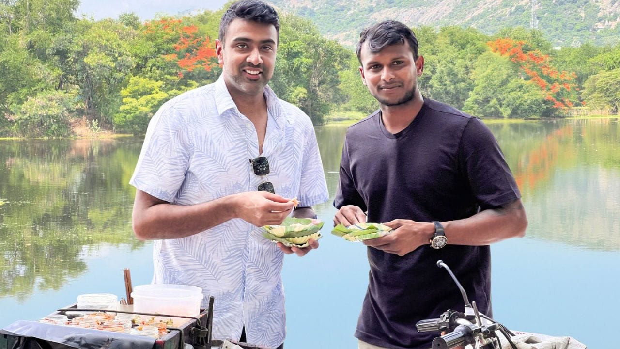 2017માં નટરાજનને ઇન્ડિયન પ્રીમિયર લીગ માટે કિંગ્સ ઇલેવન પંજાબ ટીમ દ્વારા 3 કરોડમાં ખરીદવામાં આવ્યો હતો.જાન્યુઆરી 2018માં IPL ઓક્શનમાં સનરાઇઝર્સ હૈદરાબાદ દ્વારા ખરીદવામાં આવ્યો હતો.