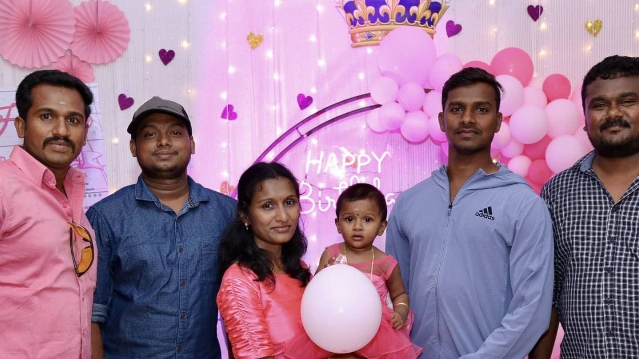 નટરાજને ભારત માટે T20I ડેબ્યૂ કર્યું, 4 ડિસેમ્બર 2020ના રોજ ઓસ્ટ્રેલિયા સામેની પ્રથમ T20I મેચમાં 3/30 બીજી T20Iમાં, નટરાજને હાઇ-સ્કોરિંગ મેચમાં પોતાની 4 ઓવરમાં 1/20 રન આપ્યા.