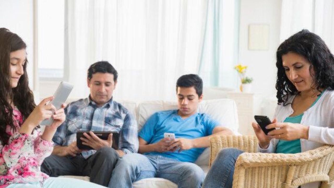 TRAI ના નવા પ્રસ્તાવ મુજબ, કંપનીઓએ એવા ખાસ ટેરિફ વાઉચર્સ લોન્ચ કરવા જોઈએ જે માત્ર વોઇસ અને એસએમએસ સેવાઓ આપે. આ પ્લાન સામાન્ય ડેટા પ્લાન કરતા સસ્તા હોવા જોઈએ. હાલમાં ઉપલબ્ધ વોઇસ-એસએમએસ પ્લાનની કિંમત વધુ હોવાને કારણે ઘણા વપરાશકર્તાઓ માટે તે યોગ્ય નથી રહેતા.