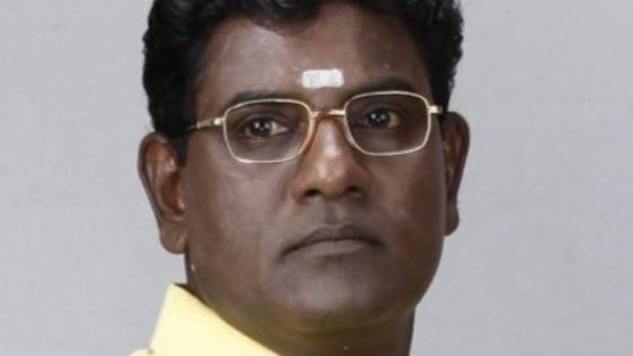 તનુજ મહાશબ્દે (કૃષ્ણન ઐયર) : Tanuj Mahashabde ઐયર તરીકે પોતાની અલગ ઓળખ બનાવે છે. જેઠાલાલ સાથેની તેમની મજેદાર નોકઝોક દર્શકોને ખૂબ ગમે છે. તેમની કુલ સંપત્તિ લગભગ ₹30 કરોડ હોવાનું કહેવાય છે.