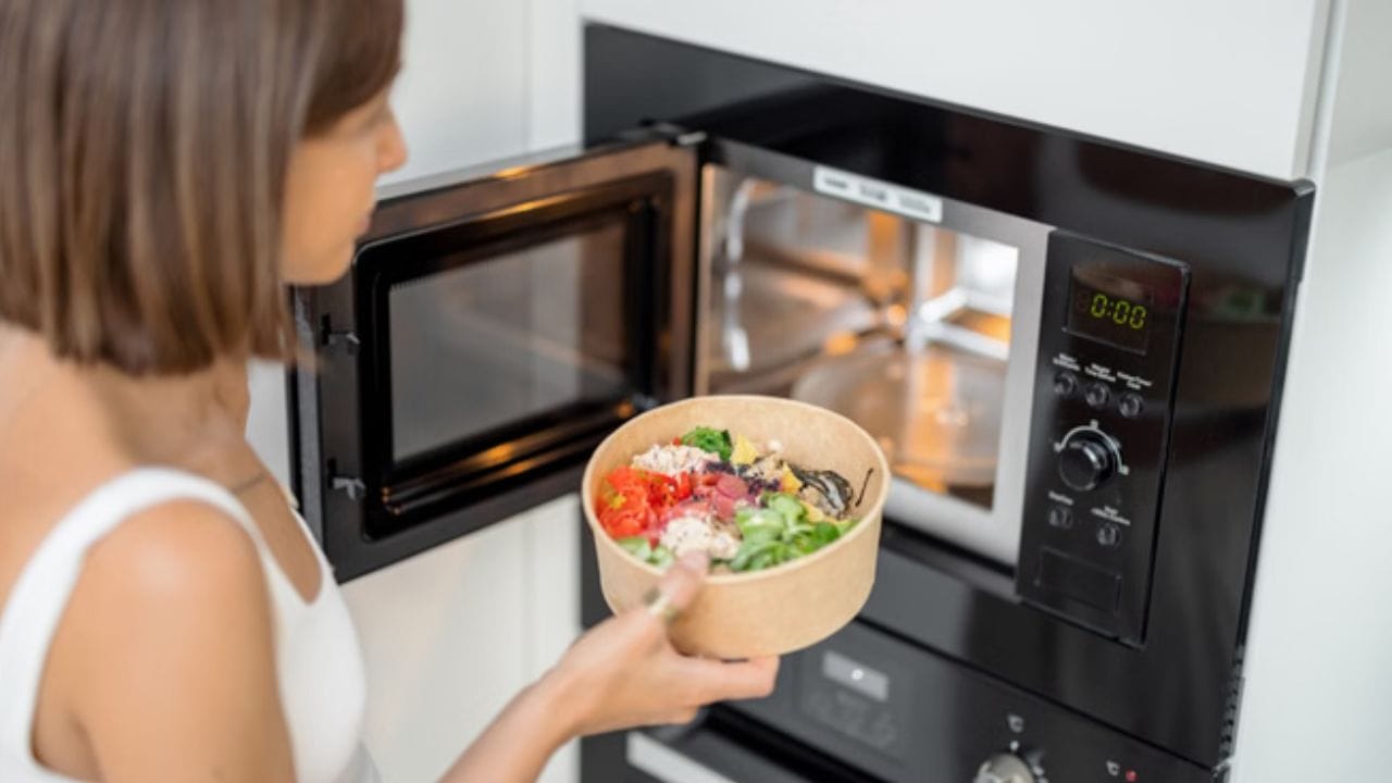 વધુમાં, જો તમારા ઘરમાં વારંવાર વીજળી ટ્રીપ થાય છે, અથવા જો લાઇટ વારંવાર બંધ થઈ જાય છે અથવા જ્યારે પણ તમે AC ચાલુ કરો છો ત્યારે વોલ્ટેજ ઘટી જાય છે, તો આ સ્પષ્ટ સંકેતો છે કે તમારું હાલનું કનેક્શન વર્તમાન વિદ્યુત ભારને સંભાળવામાં અસમર્થ છે.(ફોટો ક્રેડિટ-Google)