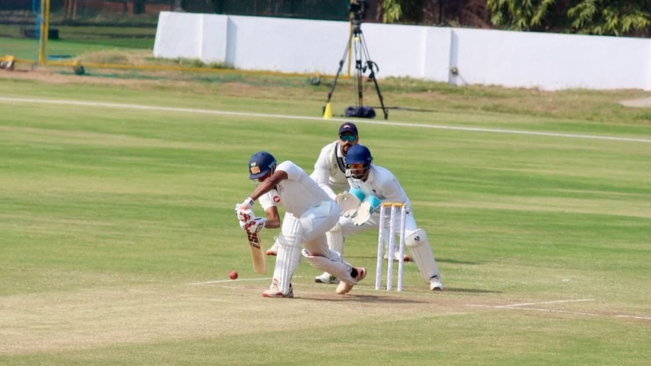 IPL 2026માં ચેન્નાઈ સુપર કિંગ્સની શરૂઆત ખરાબ રહી છે. પાંચ વખતની IPL ચેમ્પિયન ટીમને 3 હારનો સામનો કરવો પડ્યો છે.તો આજે આપણે મહેસાણાના ઉર્વિલ પટેલના પરિવાર અને પર્સનલ લાઈફ વિશે વાત કરીએ.