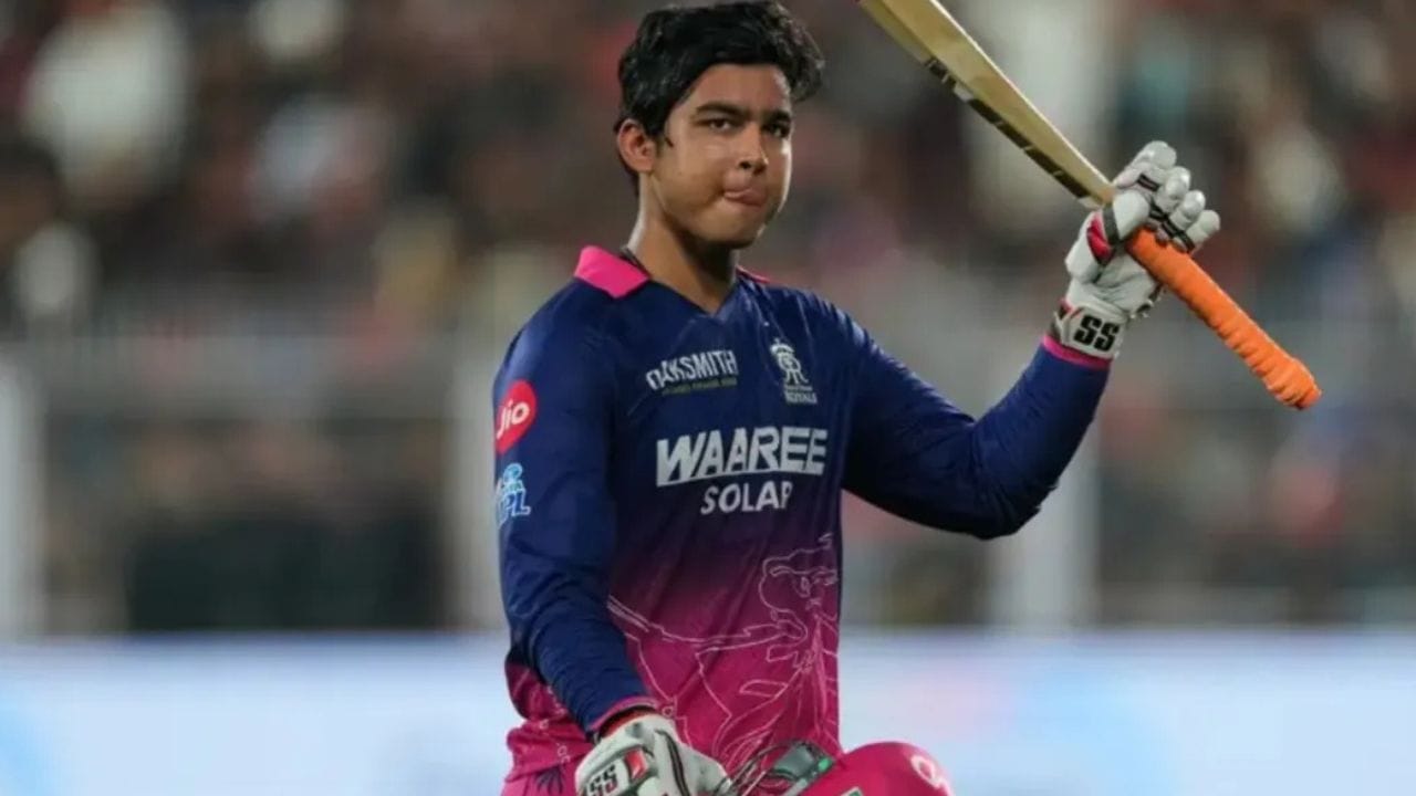 ખાસ કરીને ગુજરાત ટાઈટન્સ સામેની તેની સદી અને અંડર-19 વર્લ્ડ કપમાં તેની 175 રનની ઐતિહાસિક ઈનિંગે તેને ચર્ચાના કેન્દ્રમાં રાખ્યો છે. તેની બેટિંગમાં દેખાતી પરિપક્વતા અને આક્રમકતા તેને અન્ય યુવા ખેલાડીઓથી અલગ બનાવે છે.