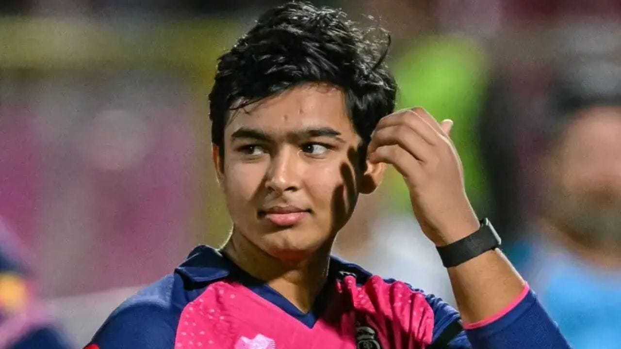 વૈભવ સૂર્યવંશીએ અત્યાર સુધી 23 T20 ઇનિંગ્સમાં 901 રન બનાવ્યા છે. એટલે કે, 19 એપ્રિલે KKR સામે તેની 24મી ઇનિંગ્સમાં જો તે 99 રન બનાવે છે, તો તે સૌથી ઝડપી 1000 T20 રન બનાવનાર ભારતીય બની શકે છે. આ તેની માટે મોટી સિદ્ધિ સાબિત થશે.