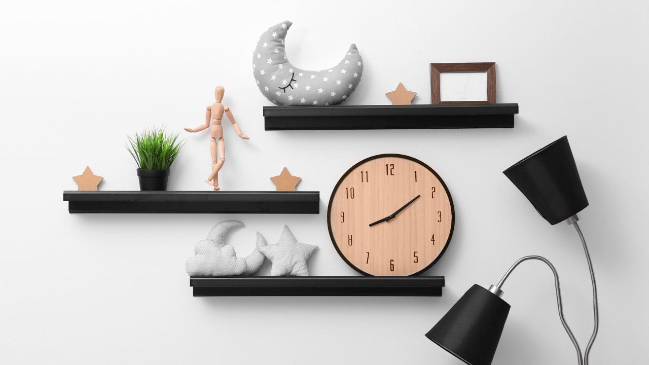 આ સરળ વાસ્તુ નિયમો અપનાવીને તમે તમારા ઘરમાં સકારાત્મક ઊર્જા વધારી શકો છો અને જીવનમાં પ્રગતિનો માર્ગ સરળ બનાવી શકો છો.(નોંધ : અહીં આપવામાં આવેલી માહિતી ધાર્મિક માન્યતાઓ અનુસાર ફક્ત આપની જાણકારી માટે છે.)