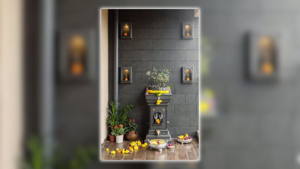 ધાર્મિક માન્યતાઓ અનુસાર મંદિર ઘરના સૌથી પવિત્ર સ્થળોમાંનું એક છે. એવું માનવામાં આવે છે કે ભગવાનને હંમેશા ઘરના અંદરના ભાગમાં સ્થાન આપવું જોઈએ, જેથી ઘરમાં સકારાત્મક ઉર્જાનો પ્રવાહ વધે અને પરિવારના સભ્યોમાં આધ્યાત્મિક જોડાણ મજબૂત બને. (Image Credit Source: Social Media)