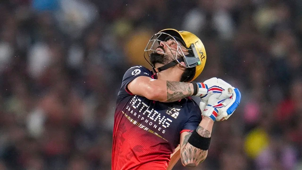 વર્તમાન IPL સિઝનમાં વિરાટ કોહલી RCB માટે સૌથી વધુ રન બનાવનાર ખેલાડી છે. તેણે નવ મેચમાં 54 થી વધુની બેટિંગ એવરેજ સાથે 379 રન બનાવ્યા છે. તેણે ત્રણ વખત ફિફ્ટીથી વધુ રન બનાવ્યા છે. (PC: PTI)