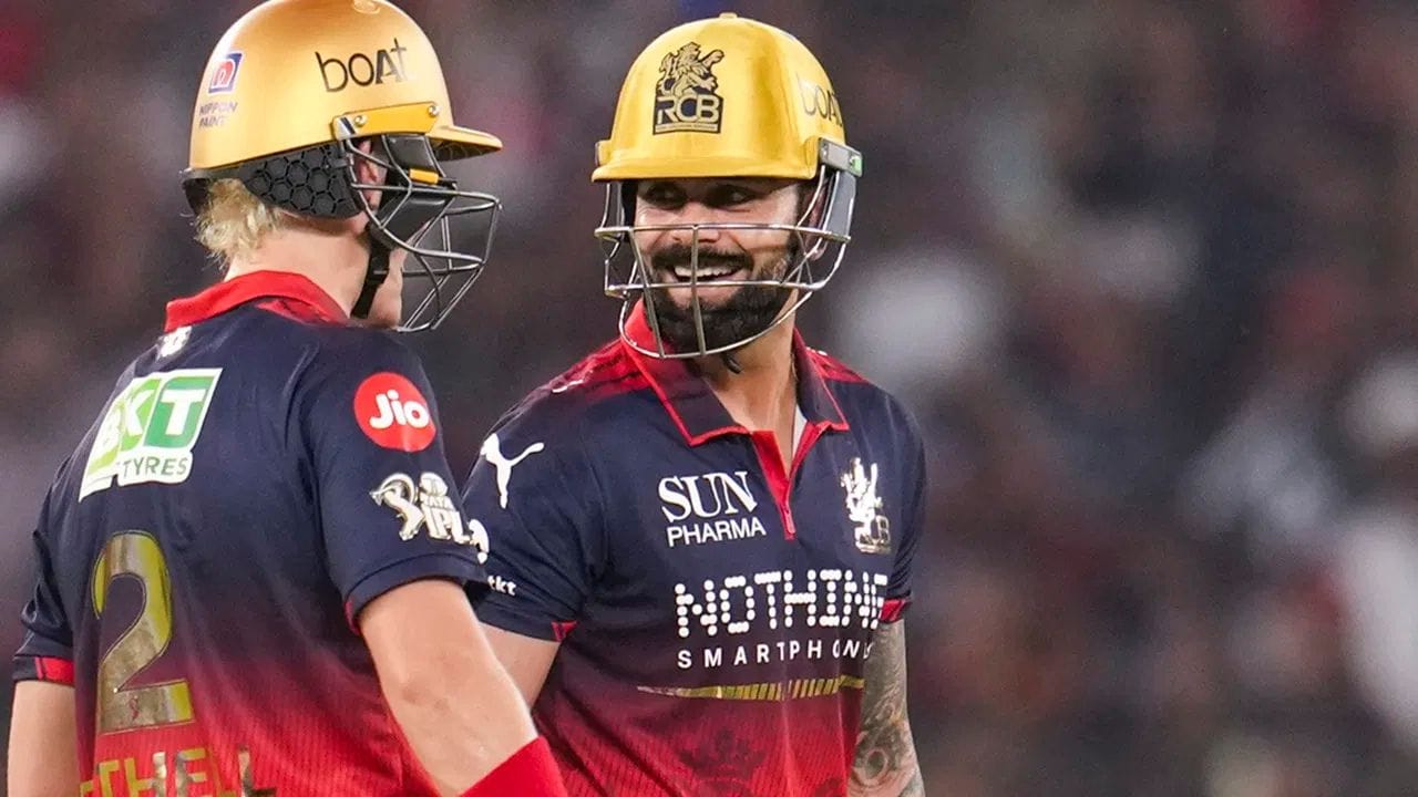 વિરાટ કોહલી અન્ય બેટ્સમેનોથી ઘણો આગળ છે. ભૂતપૂર્વ ક્રિકેટર શોએબ મલિક  10,252 T20 રન સાથે બીજા ક્રમે છે. રોહિત શર્મા 10,023 રન સાથે ત્રીજા ક્રમે છે.