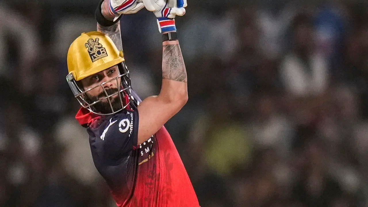 વિરાટ 19 સિઝનથી IPLમાં રમી રહ્યો છે જેમાં તેણે કુલ 6,735 બોલ રમ્યા છે. કોહલીએ 14 ટીમો સામે આઠ સદી અને 66 અડધી સદી ફટકારી છે. તેણે 305 છગ્ગા અને 808 ચોગ્ગા ફટકાર્યા છે.