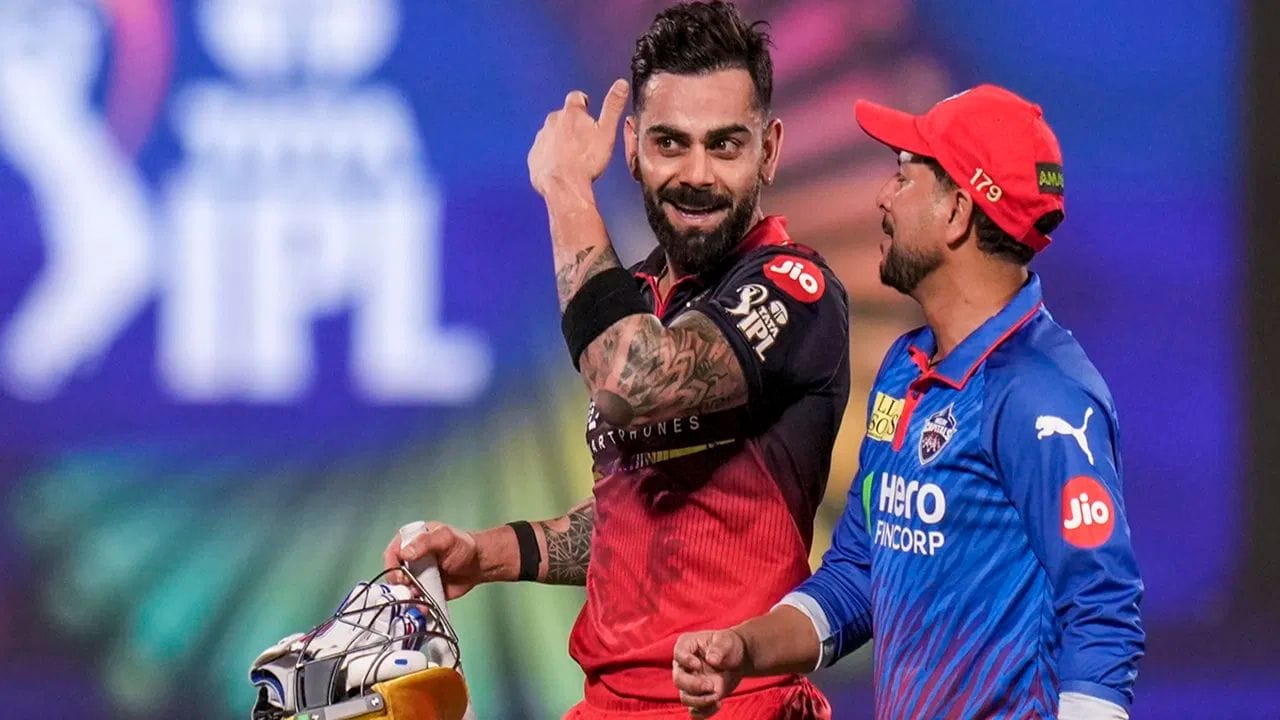 IPL 2026 ની 39મી મેચમાં RCB દિલ્હીને  સામે કારમી હારનો સામનો કરવો પડ્યો. બેંગ્લોરે પહેલા દિલ્હીને ફક્ત 75 રનમાં ઓલઆઉટ કર્યું અને પછી ફક્ત 39 બોલમાં મેચ જીતી લીધી. RCB માટે આ શાનદાર જીતમાં વિરાટ કોહલીએ પણ એક ઐતિહાસિક સિદ્ધિ હાંસલ કરી.