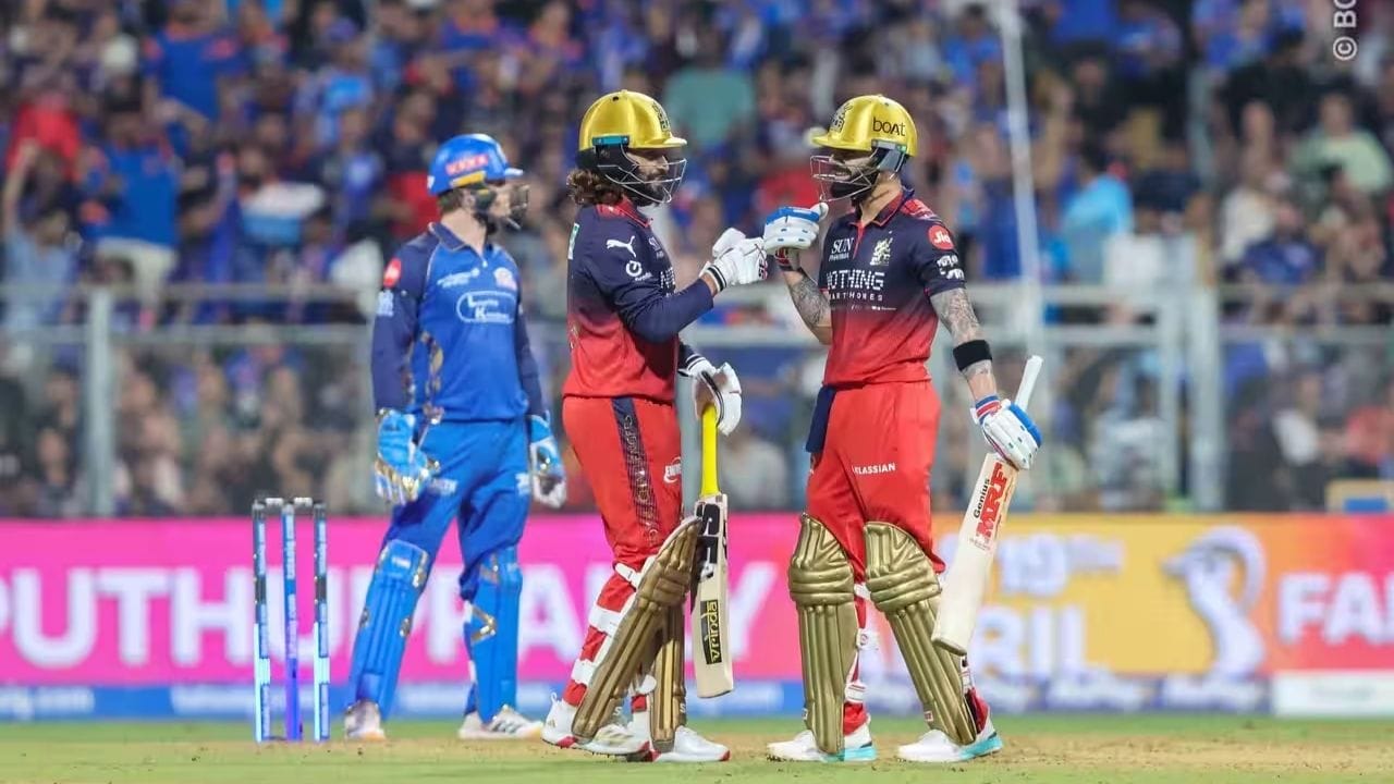 આ બંને ખોટા રિવ્યૂનો અસર અંતિમ ઓવરોમાં જોવા મળ્યો. 19મી ઓવરના પાંચમા બોલ પર સ્પષ્ટ વાઈડ હોવા છતાં અમ્પાયરે નિર્ણય આપ્યો નહોતો, પરંતુ ટીમ પાસે રિવ્યૂ બાકી ન હોવાથી Tim David તેને ચેલેન્જ કરી શક્યા નહોતા. આ પરિસ્થિતિમાં કોહલીના પહેલાંના નિર્ણય ટીમ માટે મોંઘા સાબિત થઈ શક્યા હોત.(All Image - BCCI)	