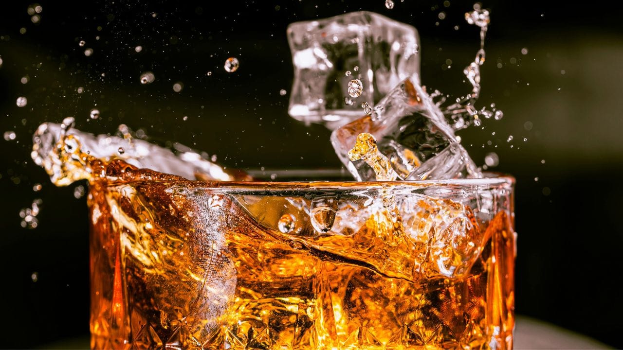 જોકે આ ટાપુ પર ઘાસનું તરણું પણ ઉગતું નથી, છતાં બંને દેશો તેને છોડવા તૈયાર નહોતા. તેનું કારણ માત્ર જમીનનો ટુકડો નહોતો, પરંતુ આર્કટિક ક્ષેત્રમાં બદલાતી ભૌગોલિક સ્થિતિ હતી. (Image Credit Source: Social Media)