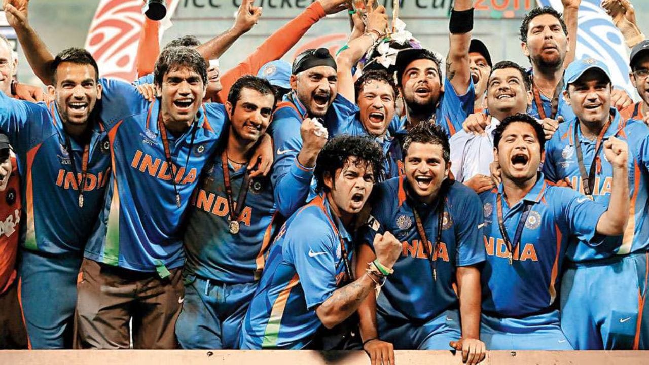 ફાઈનલમાં ભારતની પ્લેઈંગ ઈલેવનમાં વીરેન્દ્ર સેહવાગ, સચિન તેંડુલકર, ગૌતમ ગંભીર, વિરાટ કોહલી, એમએસ ધોની, યુવરાજ સિંહ, સુરેશ રૈના, હરભજન સિંહ, ઝહીર ખાન, મુનાફ પટેલ અને એસ શ્રીસંત સામેલ હતા. યુસુફ પઠાણ, આશિષ નેહરા, પીયૂષ ચાવલા અને રવિચંદ્રન અશ્વિન 15 સભ્યોની કુલ ટીમનો ભાગ હતા.