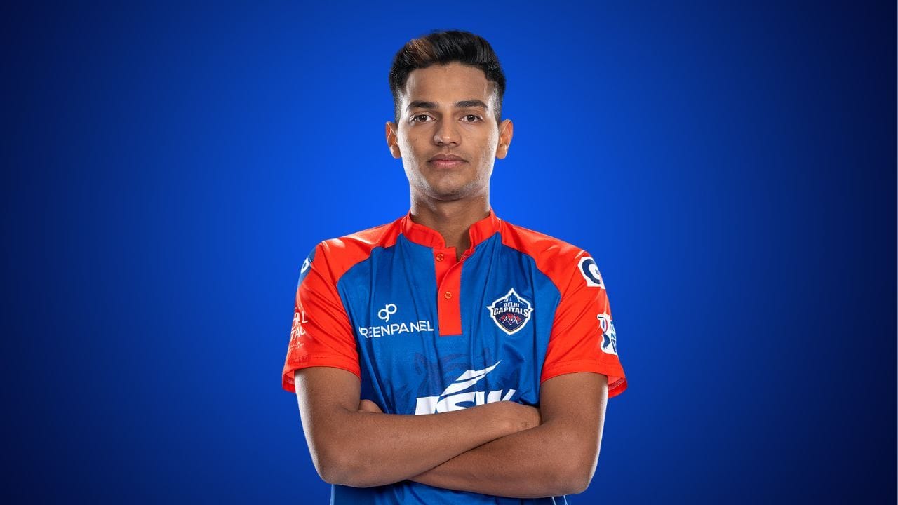 દિલ્હીના ટોપ ઓર્ડર બેટ્સમેન યશ ધુલને આયુષ મ્હાત્રેની જગ્યાએ તક મળી શકે છે . જમણા હાથનો આ બેટ્સમેન તાજેતરમાં સારા ફોર્મમાં છે. તેણે દિલ્હી પ્રીમિયર લીગમાં 167 થી વધુની સરેરાશથી 435 રન બનાવ્યા હતા. ત્યારબાદ તેણે રણજી ટ્રોફીમાં પાંચ મેચમાં 434 રન બનાવ્યા હતા. 