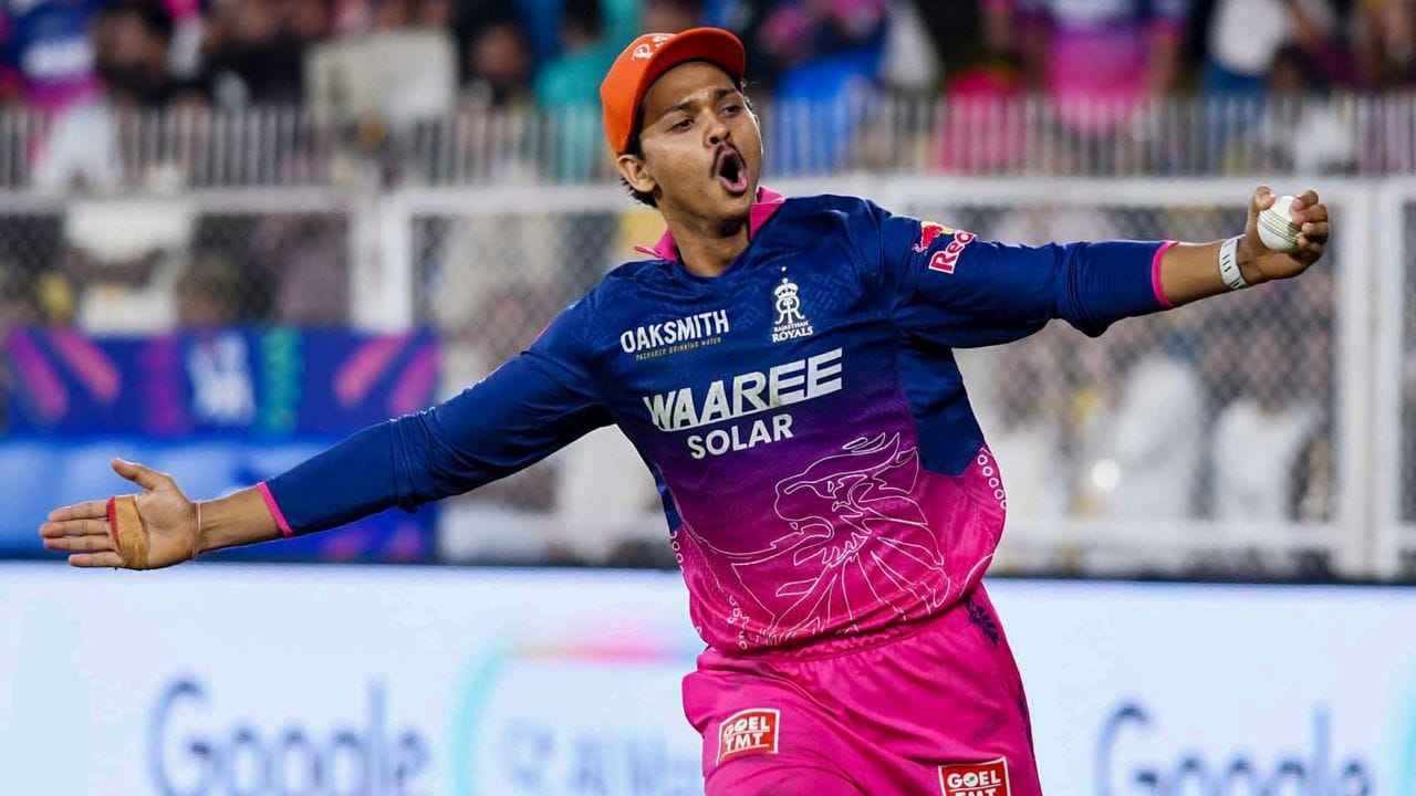 યશસ્વી જયસ્વાલને IPL 2020 ઓક્શનમાં રાજસ્થાન રોયલ્સ દ્વારા 2.40 કરોડમાં ખરીદવામાં આવ્યો હતો, જે તેની શરૂઆતની બેઝ પ્રાઈસ 20 લાખથી 12 ગણો વધારો હતો. એક સમયે તંબુમાં રહેતો અને પાણીપુરી વેચતો આ યુવા ખેલાડીને રાજસ્થાન રોયલ્સ દ્વારા 2025ના મેગાઓક્શન પહેલા 18 કરોડ માં રિટેન કરવામાં આવ્યો હતો.