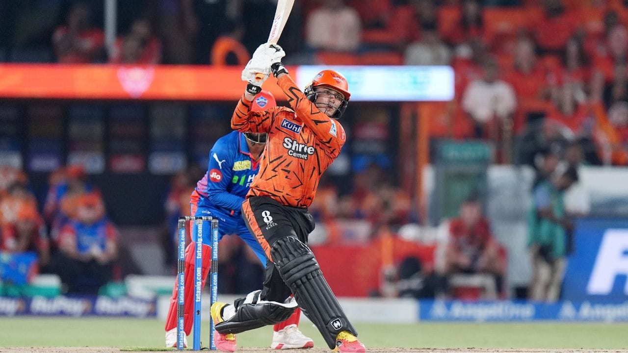 IPL 2022માં સનરાઇઝર્સ હૈદરાબાદને રાજસ્થાન રોયલ્સના બોલરો સામે ભારે સંઘર્ષ કરવો પડ્યો. ટીમનો પાવરપ્લે સ્કોર ફક્ત 14 રન હતો અને SRH એ 3 વિકેટ પણ ગુમાવી દીધી હતી, જે IPL ઈતિહાસમાં પાવરપ્લેનો ત્રીજો સૌથી ઓછો સ્કોર છે.