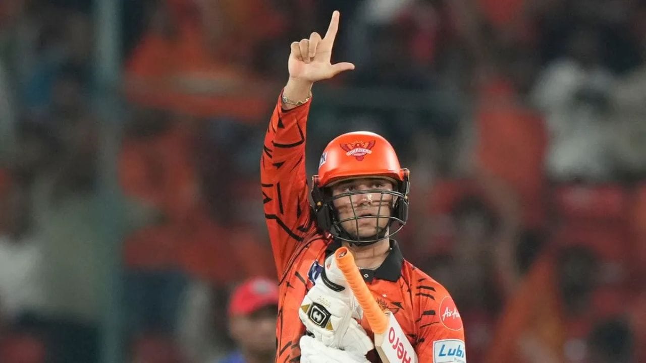 Breaking News: અભિષેક શર્માએ કર્યો મોટો કમાલ, ભારતીય ક્રિકેટના ઈતિહાસમાં પહેલીવાર કોઈ ખેલાડીએ આટલા બઘા છગ્ગા ફટકાર્યા