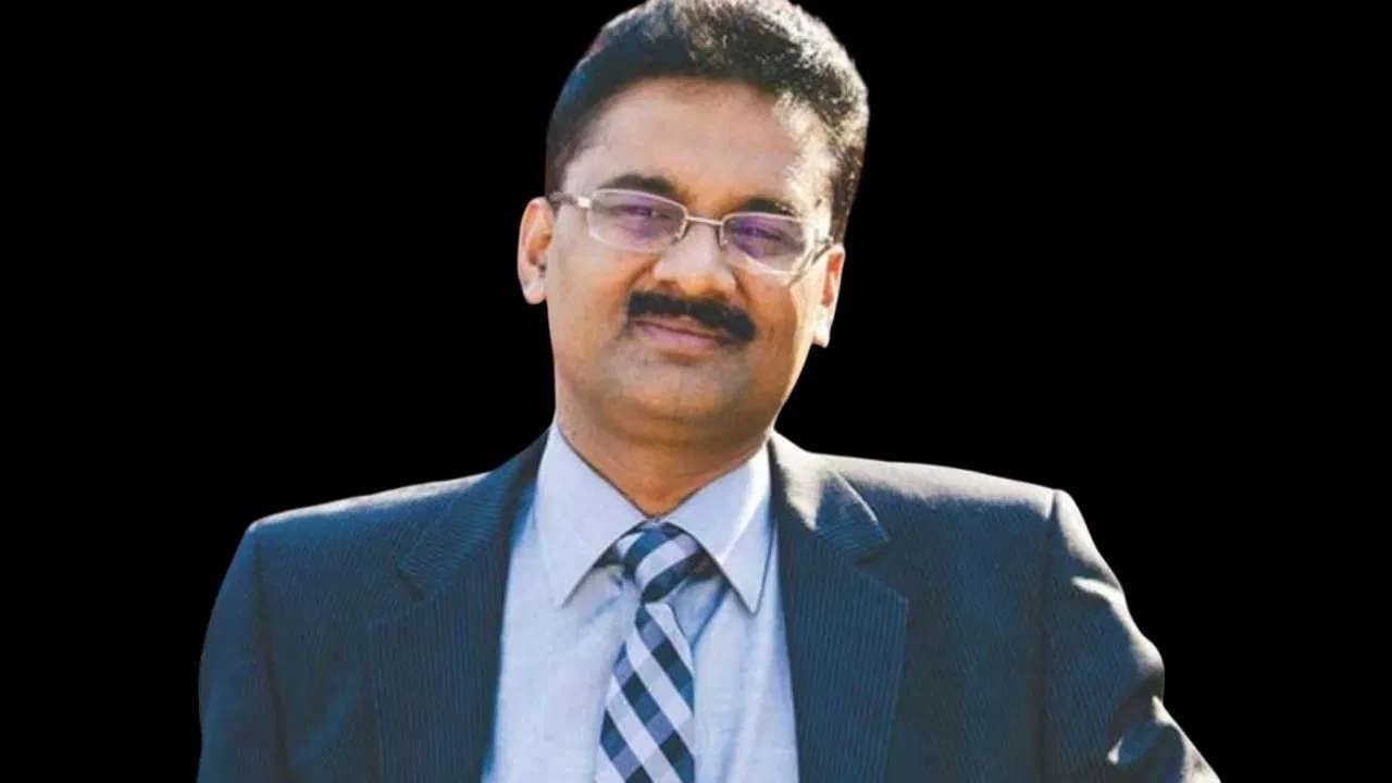 શિક્ષણના ક્ષેત્રમાંથી રાજકારણમાં સંક્રમણ કરનાર એક અગ્રણી વ્યક્તિ, મિત્તલનો જન્મ પંજાબમાં થયો હતો. તેઓ લવલી પ્રોફેશનલ યુનિવર્સિટીના સ્થાપક ચાન્સેલર તરીકે જાણીતા છે. 2022 માં, તેઓ આમ આદમી પાર્ટીના સમર્થનથી પંજાબથી રાજ્યસભાના સાંસદ બન્યા. તેમણે શૈક્ષણિક સુધારાઓ, કૌશલ્ય વિકાસ અને યુવાનોના અવાજને લગતા મુદ્દાઓ માટે સતત હિમાયત કરી છે. હાલમાં જ તેમને ત્યાં ઈડીના દરોડા પાડવામાં આવ્યા હતા.