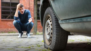 Car Tips: પંચર પડ્યા પછી કેટલા કિલોમીટર સુધી ચાલી શકે છે ટ્યુબલેસ ટાયર વાળી કાર? જાણો અહીં