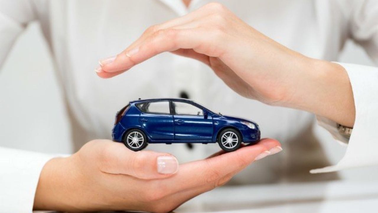 નો-ક્લેમ બોનસ: બીજો મહત્વપૂર્ણ પાસું નો-ક્લેમ બોનસ છે. જો તમે પાછલા વર્ષમાં કોઈ દાવો કર્યો નથી, તો તમને NCB ના રૂપમાં ડિસ્કાઉન્ટ મળે છે. ઘણા લોકો પોલિસી બદલતી વખતે આ બોનસ ટ્રાન્સફર કરવાનું ભૂલી જાય છે, જેના પરિણામે નુકસાન થાય છે. આ બોનસ તમારી પોલિસી સાથે જોડાયેલ છે, કંપની સાથે નહીં, તેથી તેને હંમેશા સુરક્ષિત રાખો.(ફોટો ક્રેડિટ-Google)