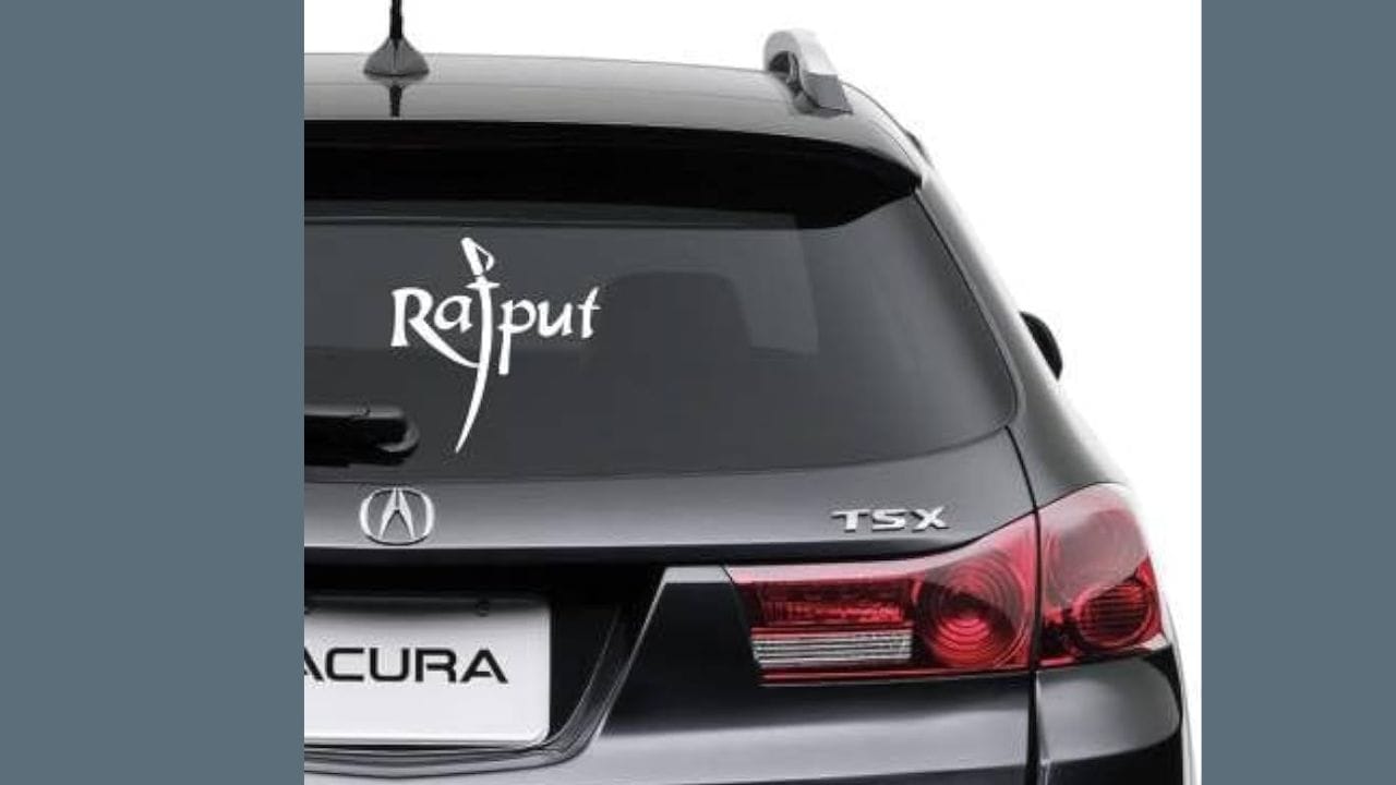 ફક્ત નંબર પ્લેટ જ નહીં; વાહનના કોઈપણ ભાગ પર આવા લખાણ દર્શાવવાથી કાનૂની મુશ્કેલી થઈ શકે છે. જો કોઈ વાહનમાં એવા સ્ટીકરો હોય જે ધ્યાન ભંગ કરે અથવા અન્યથા નિયમોનું ઉલ્લંઘન કરે, તો ટ્રાફિક પોલીસને દંડાત્મક કાર્યવાહી કરવાનો અધિકાર છે. જો લખાણ નંબર પ્લેટના દૃશ્યમાં અવરોધ ઉભો કરે અથવા તેને વાંચવામાં મુશ્કેલી ઉભી કરે તો આ ખાસ કરીને ગંભીર ઉલ્લંઘન માનવામાં આવે છે.(ફોટો ક્રેડિટ-Google)