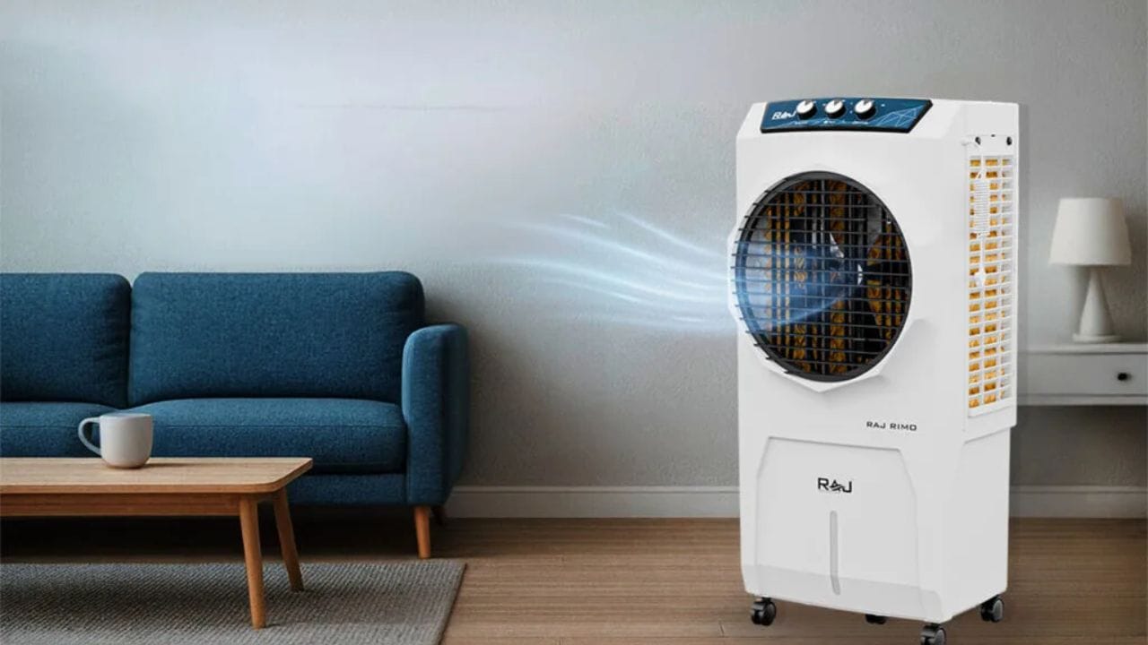 જો તમારા ઘરગથ્થુ વીજળીનો કુલ વપરાશ 300–400 યુનિટ સુધી પહોંચે છે, તો ઊંચા ટેરિફ સ્લેબને કારણે પ્રતિ યુનિટ સરેરાશ દર ₹7–₹8 સુધી વધી શકે છે. આવી સ્થિતિમાં, એકલા કુલર તમારા માસિક બિલમાં ₹700 થી ₹800 ઉમેરી શકે છે. જો કુલર જૂનું હોય અથવા પંખો વધુ ઝડપે ચલાવવામાં આવે, તો વીજળીનો વપરાશ 250-300 વોટ સુધી પહોંચી શકે છે, જે વીજળીના બિલમાં વધુ વધારો કરશે.(ફોટો ક્રેડિટ-Google)