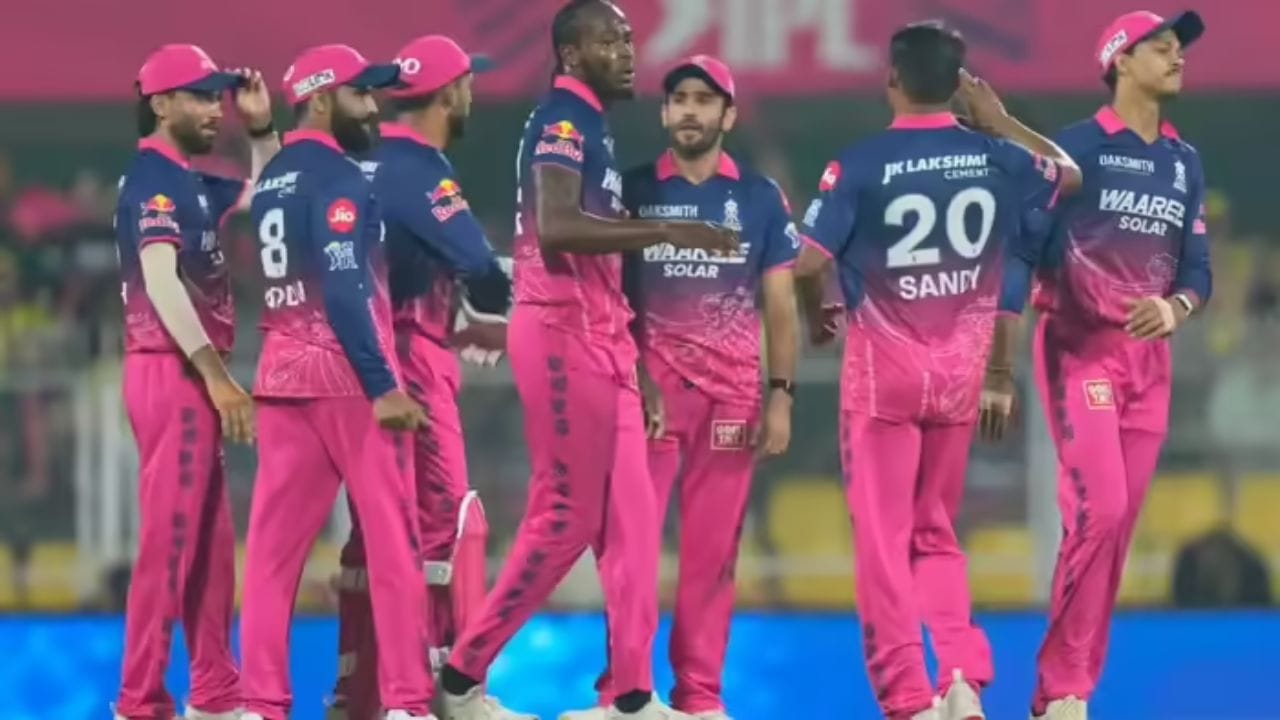 રાજસ્થાન રોયલ્સ પણ આ યાદીમાં છે. રાજસ્થાને IPLમાં બે વાર ચેન્નાઈ સુપર કિંગ્સને ઓલઆઉટ કરી છે.